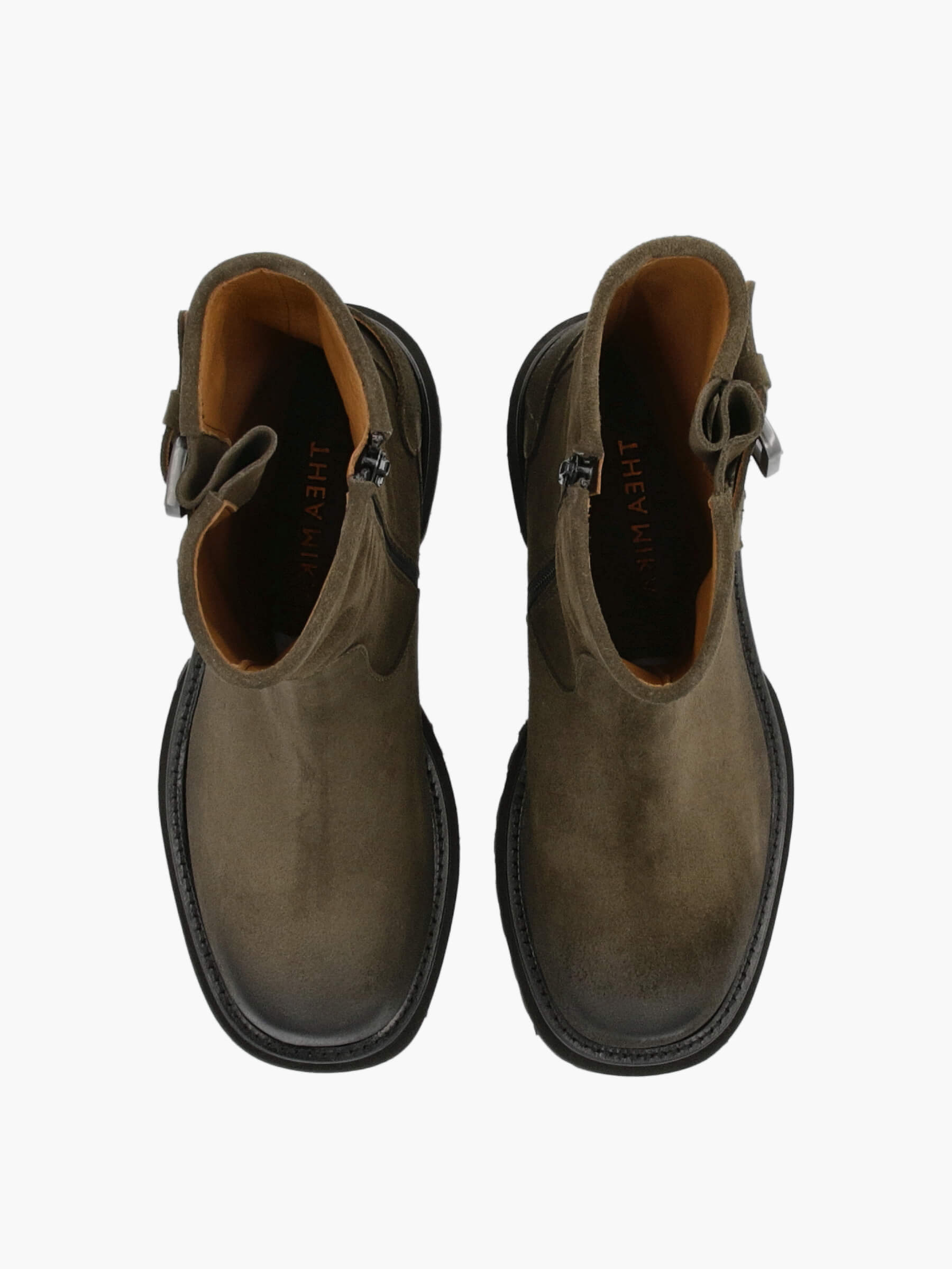Ankle boots mud