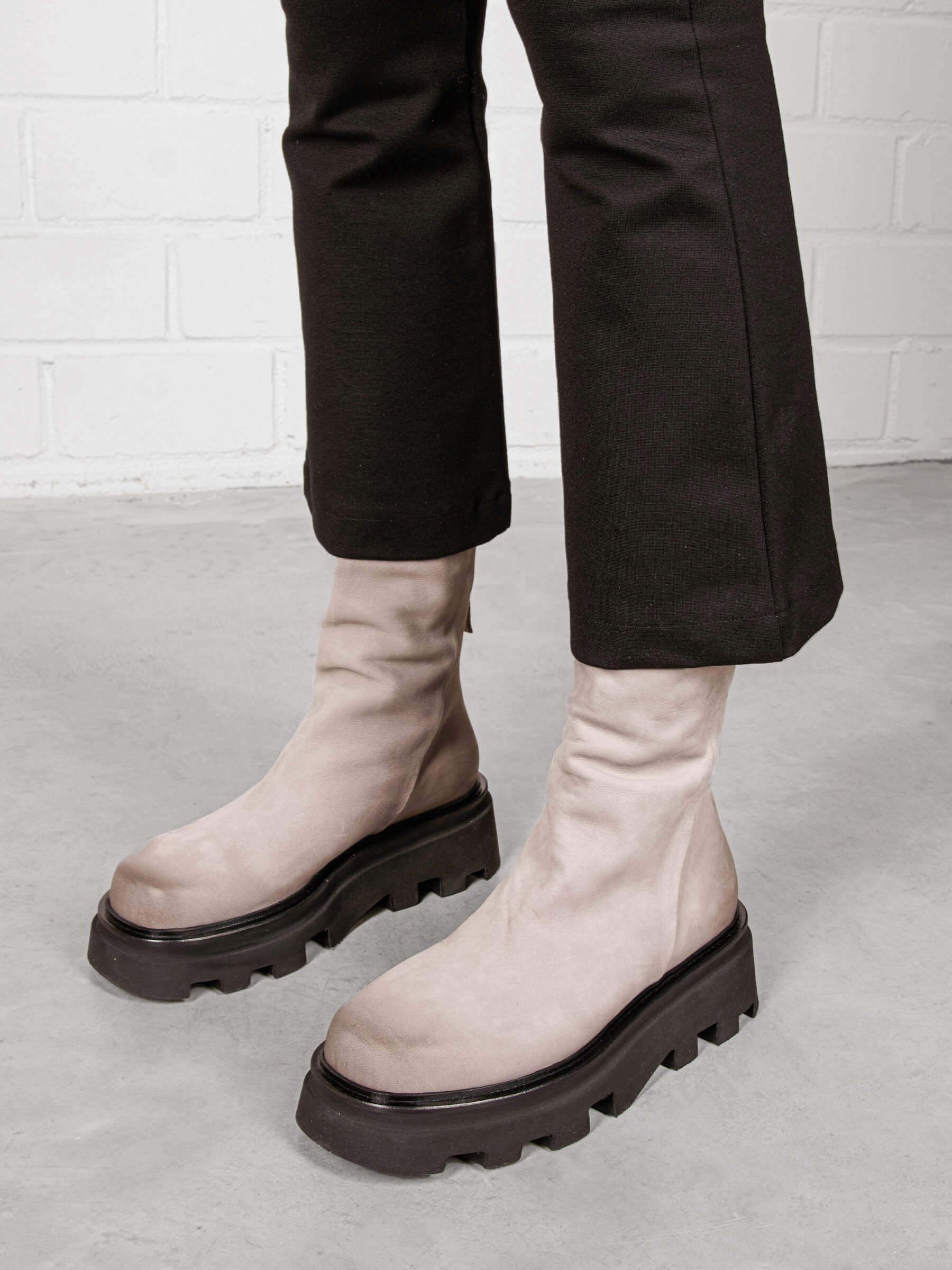 Plateau-Boots-perla-TM6411Z-0007-0155-Thea-Mika_7_BM2k1qkhwXSKDmr Plateau Boots perla, Schuhwerk, Schuh, Sneaker, Mantel, Person