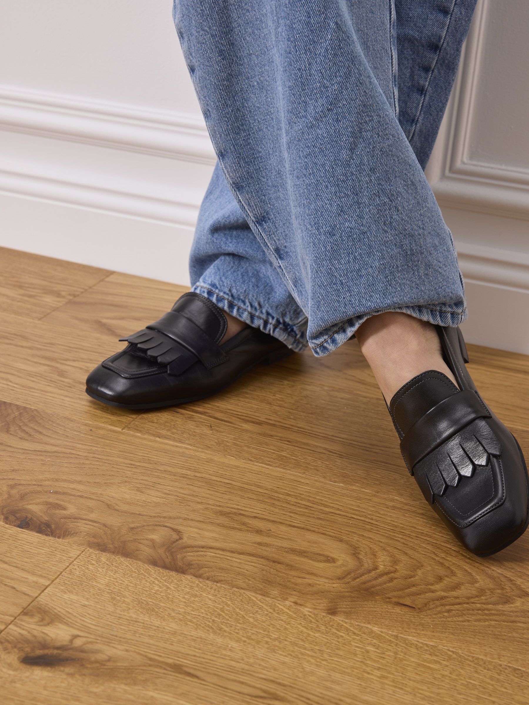 JANE-Glattleder-Schwarz-TM09208-0011-0001-BM_01 Hartholz, Holz, Schuh, Sneaker, Sandale, Hartholz, Holz, Schuh, Sneaker, Sandale, Hartholz, Holz, Schuh, Sneaker, Sandale, Hartholz, Holz, Schuh, Sneaker, Sandale