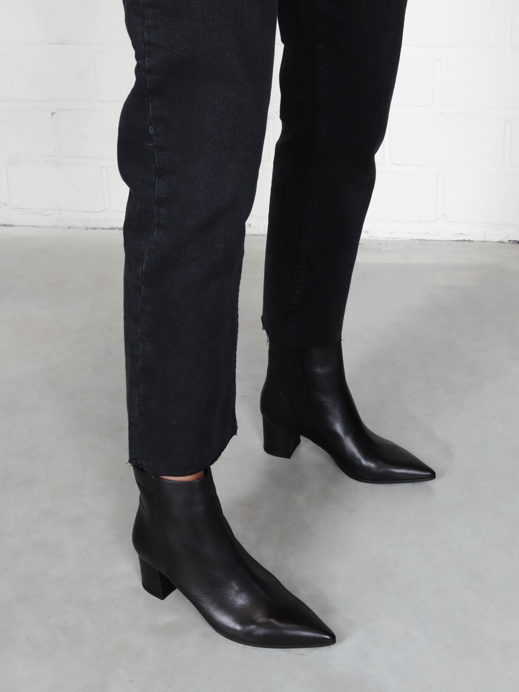 Stiefeletten schwarz 50 mm
